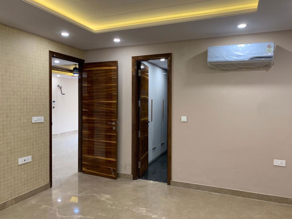 3 BHK + Servant Room 190 Sq.Yd. Builder Floor in BPTP Parkland Pride Phase 2
