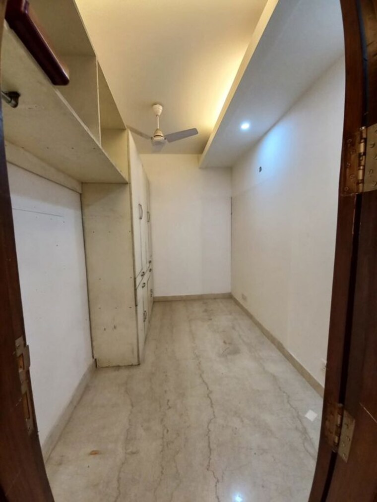 Room, uday park 3 Bedroom 217 Sq.Yd. Builder Floor In Uday Park Delhi 10380653