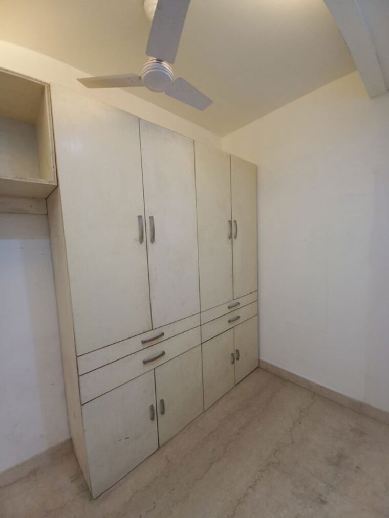 Room, uday park 3 Bedroom 217 Sq.Yd. Builder Floor In Uday Park Delhi 10380653