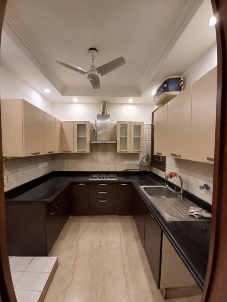 Kitchen, uday park 3 Bedroom 217 Sq.Yd. Builder Floor In Uday Park Delhi 10380653