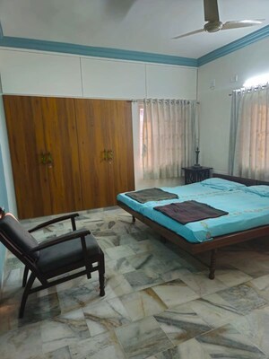 Bedroom in 4 BHK Apartment at Race Course – for Rent