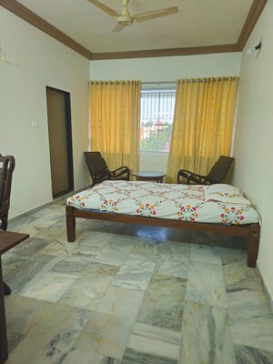 Bedroom in 4 BHK Apartment at Race Course – for Rent