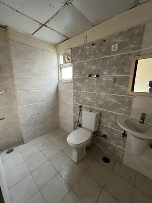 Bathroom in 2.5 BHK Apartment at Supertech Cape Town, Sector 74 – for Rent