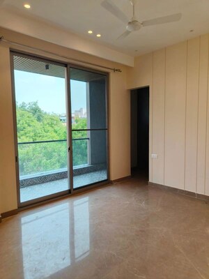 Room in 4 BHK Builder Floor at Safdarjung Enclave – for Rent