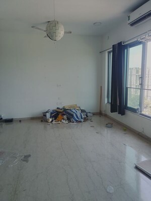 Room in 2 BHK Apartment at Peninsula Salsette 27, Byculla – for Rent