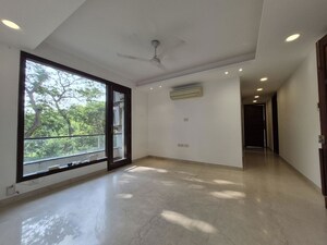 Room in 3.5 BHK Builder Floor at Safdarjung Enclave – for Rent