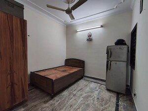 Room in 2 BHK Apartment at Katwaria Sarai – for Rent