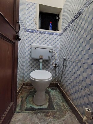 Bathroom in 2 BHK Apartment at Katwaria Sarai – for Rent