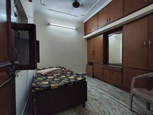 Bedroom in 2 BHK Apartment at Katwaria Sarai – for Rent