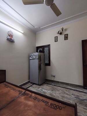 Living Room in 2 BHK Apartment at Katwaria Sarai – for Rent