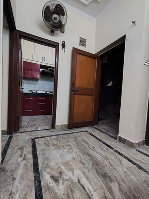 Room in 2 BHK Apartment at Katwaria Sarai – for Rent