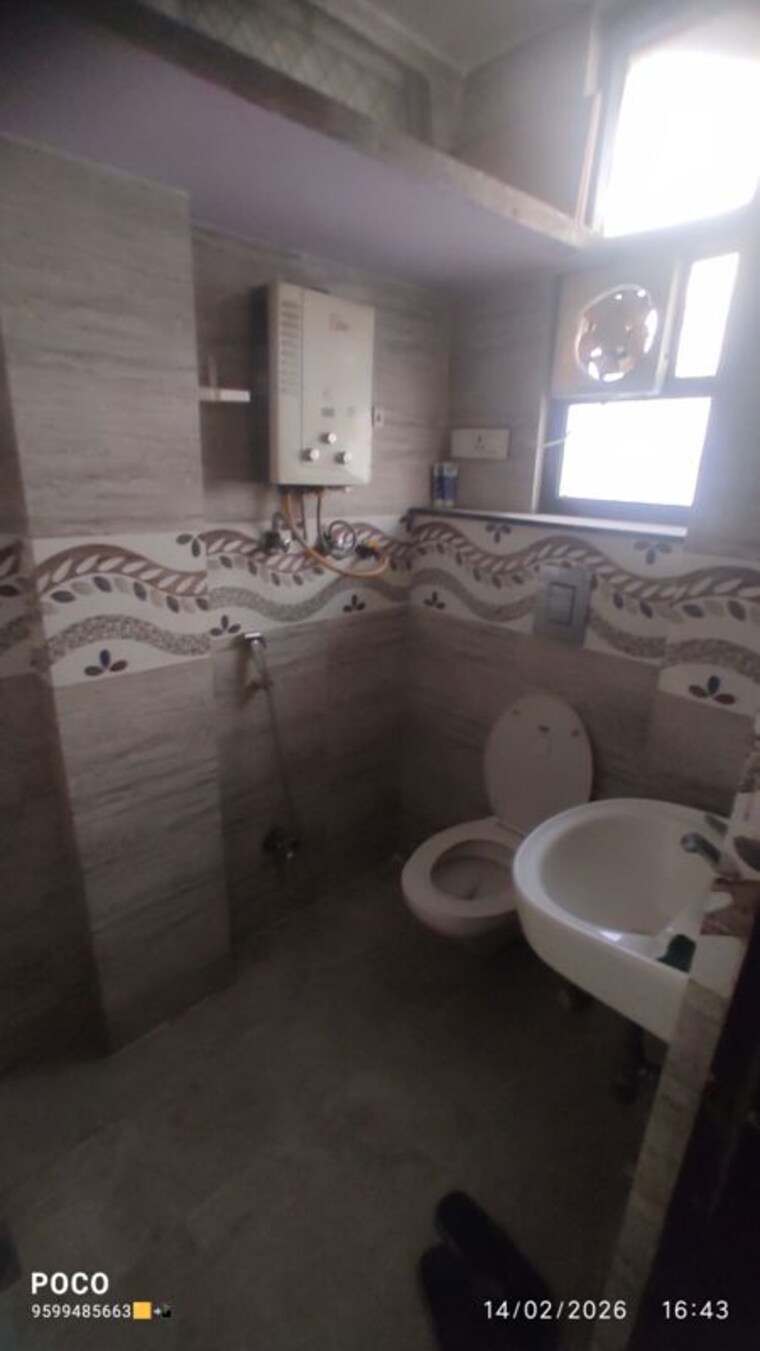 Bathroom, mehrauli 2.5 Bedroom 850 Sq.Ft. Builder Floor In Mehrauli Delhi 10380710