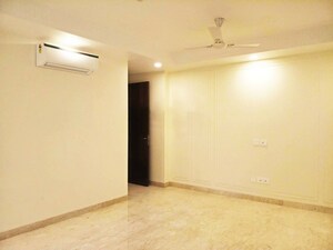 Room in 4 BHK Builder Floor at Safdarjung Enclave – for Rent