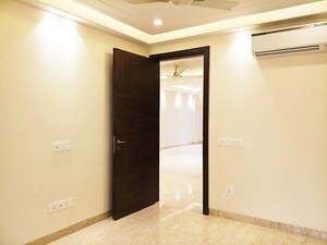 Room in 4 BHK Builder Floor at Safdarjung Enclave – for Rent