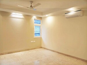 Room in 4 BHK Builder Floor at Safdarjung Enclave – for Rent