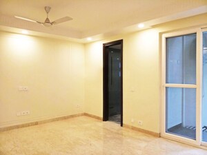 Room in 4 BHK Builder Floor at Safdarjung Enclave – for Rent