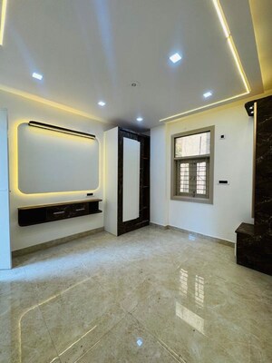 Room in 3 BHK Builder Floor at Om Vihar – for Sale