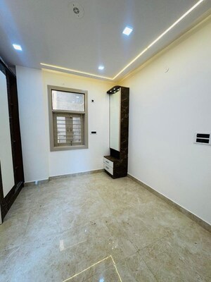Room in 3 BHK Builder Floor at Om Vihar – for Sale