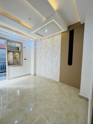 Room in 3 BHK Builder Floor at Om Vihar – for Sale