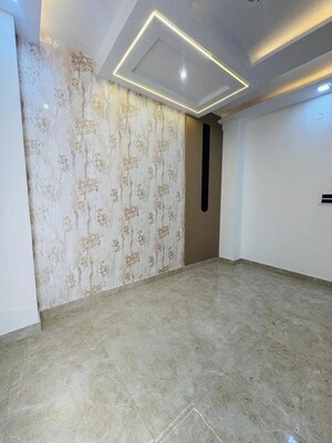 Room in 3 BHK Builder Floor at Om Vihar – for Sale