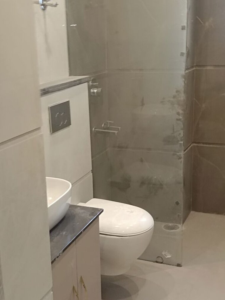 Bathroom, sector 9a 3 Bedroom 1850 Sq.Ft. Builder Floor In Sector 9a Gurgaon 10354357
