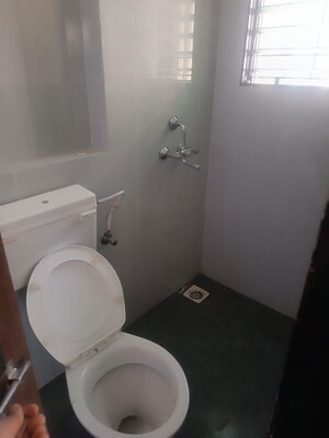 Bathroom in 1 BHK Apartment at Highland Pearl, Thane West – for Rent