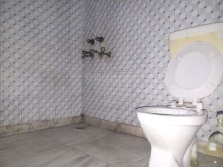Bathroom, rwa-apartments-sector-15 2 Bedroom 950 Sq.Ft. Builder Floor In Sector 15 Noida 10380809