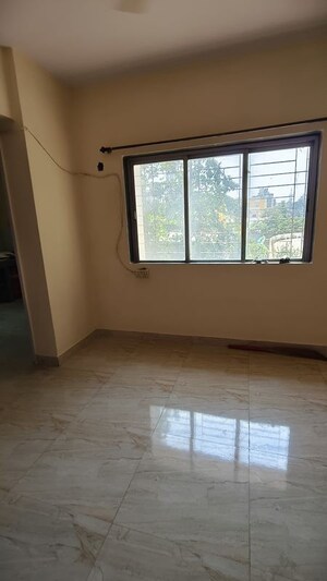 Room in 1 RK Apartment at Vasant Valley Complex, Malad East – for Rent
