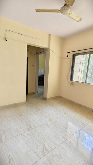 Room in 1 RK Apartment at Vasant Valley Complex, Malad East – for Rent