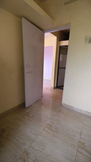 Room in 1 RK Apartment at Vasant Valley Complex, Malad East – for Rent