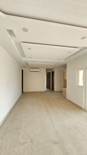 Room in 4 BHK Apartment at Samridhi Luxuriya Avenue, Sector 150 – for Rent