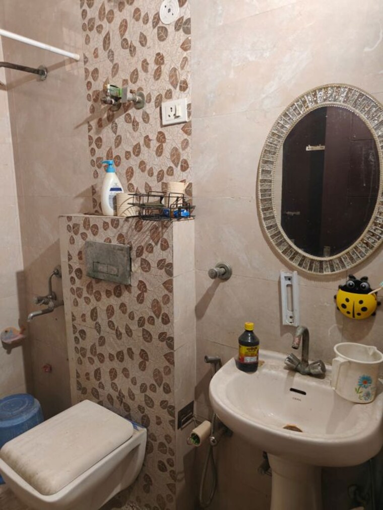 Bathroom, sector 42 3 Bedroom 1600 Sq.Ft. Builder Floor In Sector 42 Faridabad 10380821