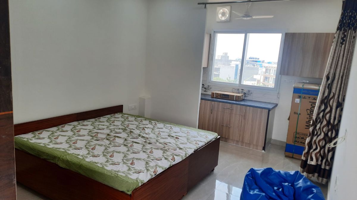 1 Rk  1000 Sq.Ft. Builder Floor in Ardee City