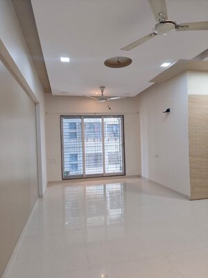 Room in 2 BHK Apartment at Shreeji Atlantis, Malad West – for Rent