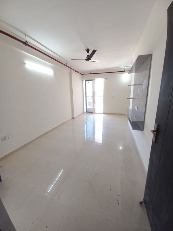 2 BHK + Extra Room 690 Sq.Ft. Apartment in Signature The Millennia 2