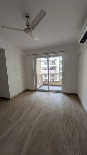 Room in 2.5 BHK Apartment at Supertech Araville, Sector 79 – for Rent