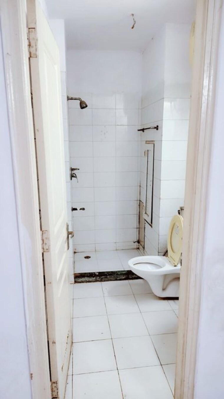 Bathroom, bptp-the-resort 3.5 Bedroom 2016 Sq.Ft. Apartment In Sector 75 Faridabad 10380896