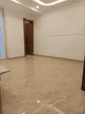 Room in 3.5 BHK Apartment at Parsvnath Exotica, Sector 53 – for Rent