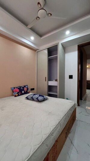 Bedroom in 2 BHK Apartment at Neb Sarai – for Rent
