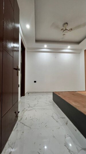 Bathroom in 2 BHK Apartment at Neb Sarai – for Rent