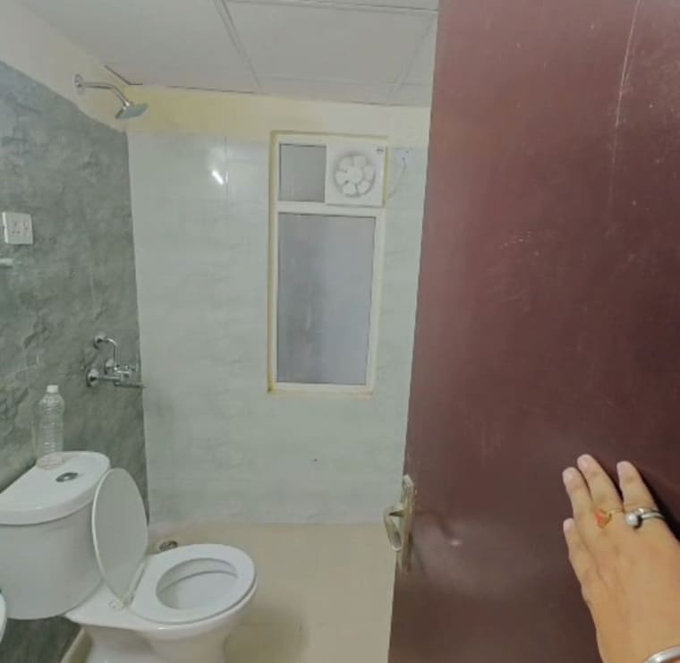 Bathroom, amrapali-dream-valley 3 Bedroom 1050 Sq.Ft. Apartment In Tech Zone 4 Greater Noida Greater Noida 9894586