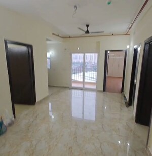 Room in 3 BHK Apartment at Amrapali Dream Valley, Tech Zone 4 Greater Noida – for Rent