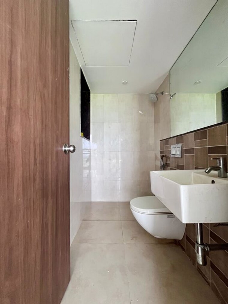 Bathroom, lodha-splendora 2 Bedroom 1000 Sq.Ft. Apartment In Ghodbunder Road Thane 10380990