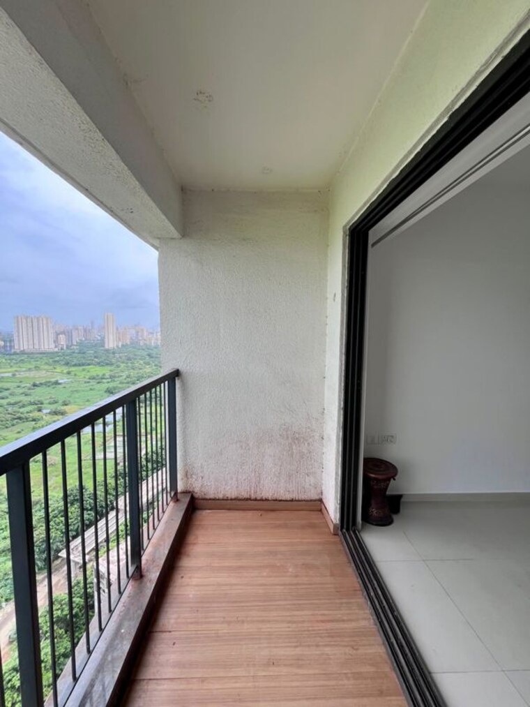 Balcony, lodha-splendora 2 Bedroom 1000 Sq.Ft. Apartment In Ghodbunder Road Thane 10380990