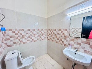 Bathroom in 5 BHK Villa at Amrapali Dream Valley, Tech Zone 4 Greater Noida – for Rent