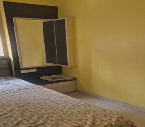 Bedroom in 2 BHK Apartment at Matunga East – for Rent