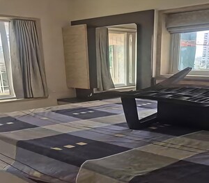 Bedroom in 2 BHK Apartment at Matunga East – for Rent