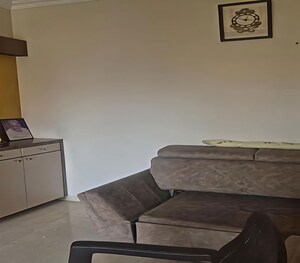 Living Room in 2 BHK Apartment at Matunga East – for Rent