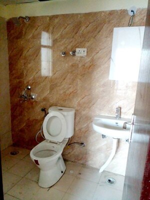 Bathroom in 3 BHK Apartment at Amrapali Dream Valley, Tech Zone 4 Greater Noida – for Rent