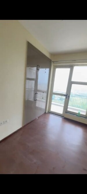 Room in 3 BHK Apartment at Imperia Esfera, Sector 37c – for Rent